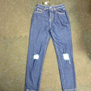 NWT Boohoo high waist distressed mom jean size 2